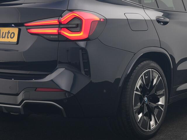 BMW X3 iX3 M Sport 80 kWh 286pk Dealer O.H. | Trekhaak Af Fabriek | Panodak | Head Up | Adaptive Cruise | 360 Camera | Adaptief Onderstel | Harman / Kardon | Lederen Sportstoelen Memory & Verwarmd | Keyless | Blis | Apple Carplay | Sfeerverlichting | Navigatie |