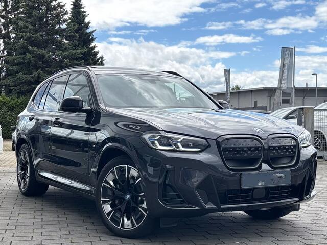 BMW X3 iX3 M-SPORT 80 kWh (210kW/286pk) ** LASER, LEDER, PANO, TREKH, STUURVERW, H&K SOUND, 20-inch LMV ** 1e EIG - UNFALLFREI ** ** INFORMEER OOK NAAR ONZE AANTREKKELIJKE FINANCIAL-LEASE TARIEVEN **