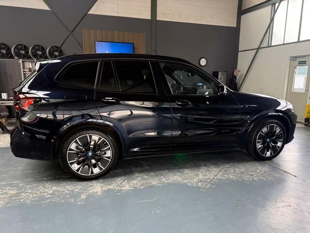 BMW X3 iX3 M-SPORT 80 kWh (210kW/286pk) ** LED, LEDER, PANO, TREKH, ALARM, H&K SOUND, 20-inch LMV ** 1e EIG - UNFALLFREI ** ** INFORMEER OOK NAAR ONZE AANTREKKELIJKE FINANCIAL-LEASE TARIEVEN **