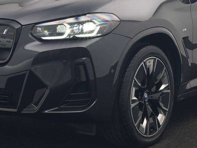 BMW X3 iX3 M Sport 80 kWh 286pk Dealer O.H. | Panodak | Adaptive Cruise | Head Up | 360 Camera | Harman / Kardon | Lederen Sportstoelen Memory & Verwarmd | Keyless | Blis | Stuur Verwarmd | Sfeerverlichting | Apple Carplay | 20"L.M |