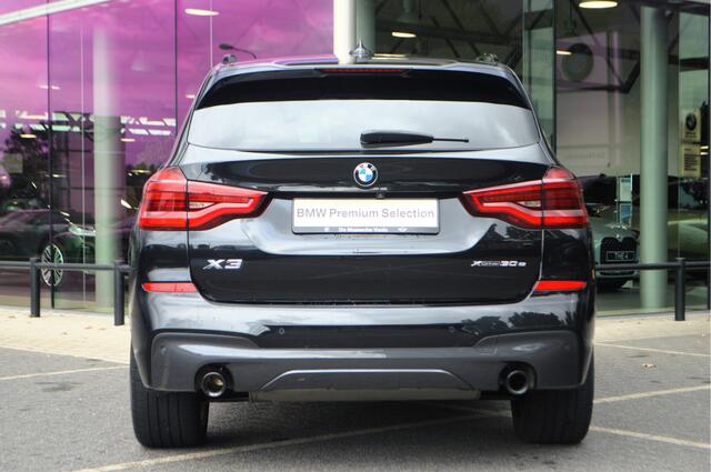 BMW X3 30e xDrive M Sport Automaat / Panoramadak / Sportstoelen / Adaptieve LED / Comfort Access / Head-Up / Parking Assistant Plus / Stoelverwarming