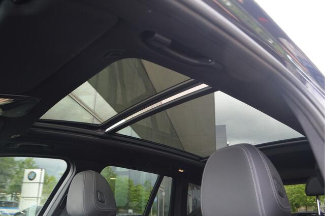 BMW X3 30e xDrive M Sport Automaat / Panoramadak / Sportstoelen / Adaptieve LED / Comfort Access / Head-Up / Parking Assistant Plus / Stoelverwarming