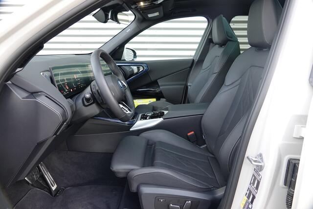 BMW X3 30e xDrive M-Sport | Panodak | Trekhaak | Memory | Driving Assistant | Iconic Glow |