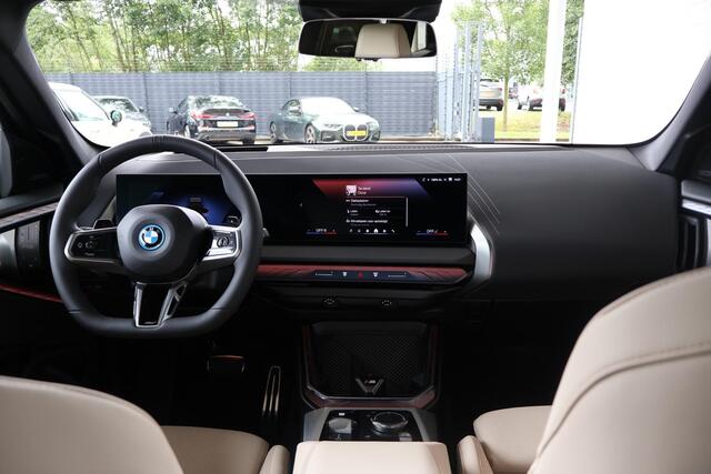 BMW X3 30e xDrive | M Sport Pro | Harman Kardon | Trekhaak | Glazen Panoramadak | Driving Assistant Professional