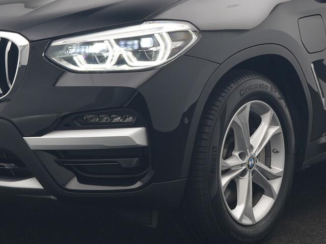 BMW X3 xDrive30e Business Edition Plus PHEV 293pk Dealer O.H. | Trekhaak Af Fabriek | Adaptive Cruise | 360 Camera | Adaptief Onderstel | Lederen Sportstoelen Memory & Ventilatie | Sfeerverlichting | Stoelen & Stuur Verwarmd | Keyless | Blis | Plug In Hybrid |