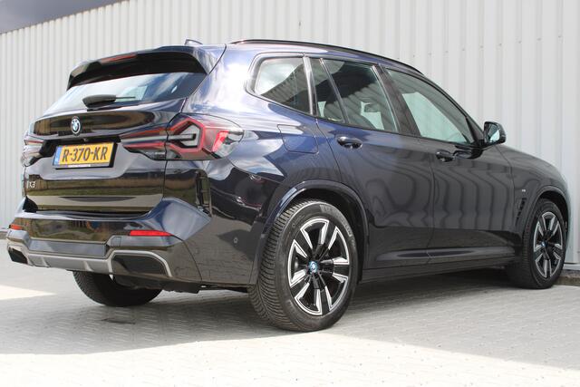 BMW X3 iX3 Executive 80 kWh met Pano | Incl. 12 maanden garantie | SOH 100% | Adaptieve cruise | Elektrische stoelen met geheugen | Stoelverwarming | Navigatie | Rijstrook sensor | Schuif/Kantel dak | Apple Carplay/ Android Auto | Parkeersensoren | Parkeer camer