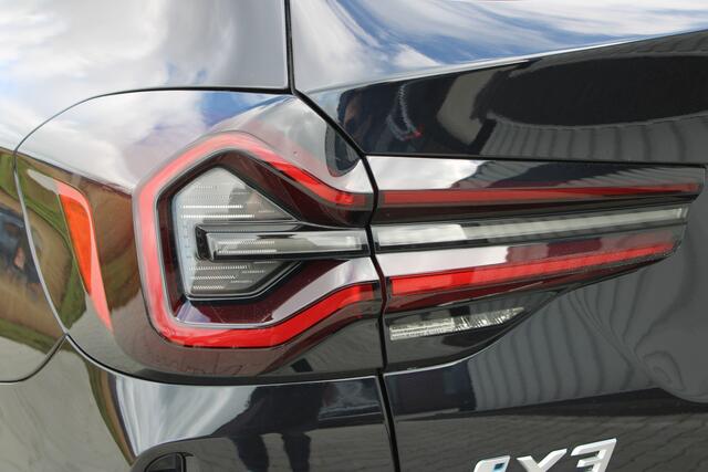 BMW X3 iX3 Executive 80 kWh met Pano | Incl. 12 maanden garantie | SOH 100% | Adaptieve cruise | Elektrische stoelen met geheugen | Stoelverwarming | Navigatie | Rijstrook sensor | Schuif/Kantel dak | Apple Carplay/ Android Auto | Parkeersensoren | Parkeer camer