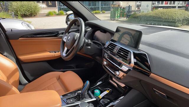 BMW X3 iX3 High Executive 80 kWh / Trekhaak / Panoramadak / Camera / Head-up / 20'' / Leder / Harman Kardon / Navigatie / Memory seats / Dodehoek / DAB / Stoelverwarming / Cruise Control Adaptief
