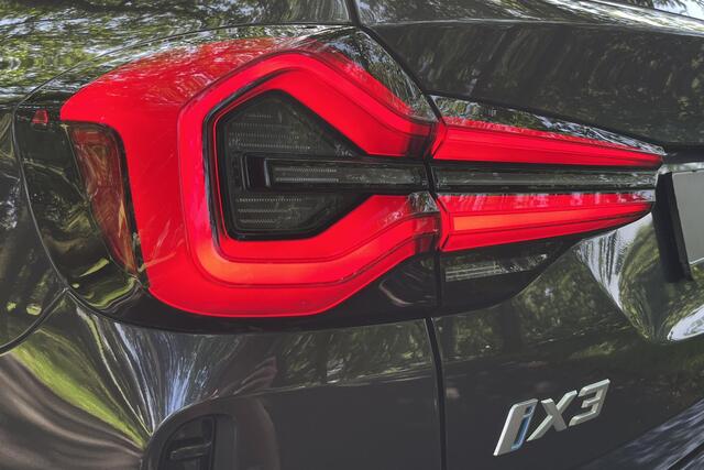 BMW X3 iX3 High Executive 80 kWh PANO | ADAPTIVE | ACHTERUITKIJKCAMERA | MEMORY | CARPLAY | STOELVERWARMING |