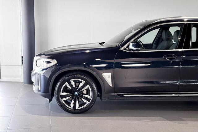 BMW X3 iX3 Executive 80 kWh | M Sport | Glazen Panoramadak | Stoelverwarming | Achteruitrijcamera |