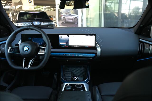 BMW X3 30e xDrive M Sport Automaat / Panoramadak / Trekhaak / Sportstoelen / Adaptief onderstel / Comfort Access / Adaptieve LED / Parking Assistant Plus / Harman Kardon