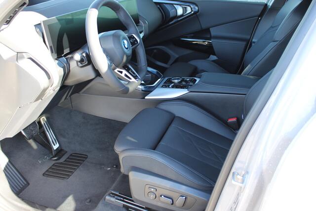 BMW X3 30e xDrive M Sport Automaat / Panoramadak / Trekhaak / Sportstoelen / Stoelventilatie / Comfort Access / Stoelverwarming / Adaptieve LED / Parking Assistant Plus