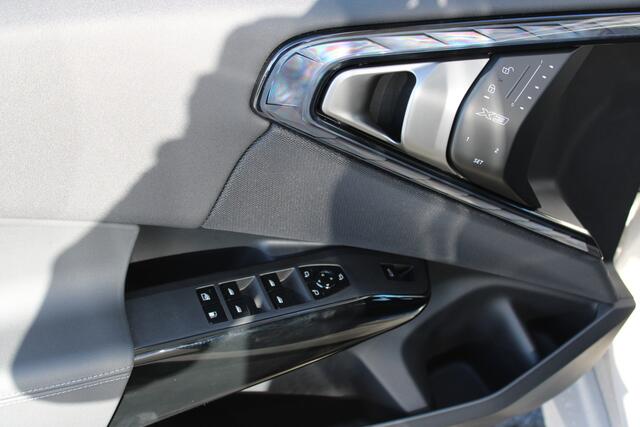 BMW X3 30e xDrive M Sport Automaat / Panoramadak / Trekhaak / Sportstoelen / Stoelventilatie / Comfort Access / Stoelverwarming / Adaptieve LED / Parking Assistant Plus