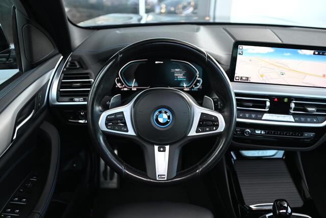 BMW X3 xDrive30e High Executive M Sport Automaat / Panoramadak / Sportstoelen / Achteruitrijcamera / Laserlight / Stoelverwarming