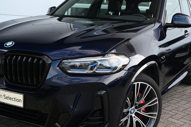 BMW X3 xDrive30e High Executive M Sport Automaat / Panoramadak / Sportstoelen / Achteruitrijcamera / Laserlight / Stoelverwarming