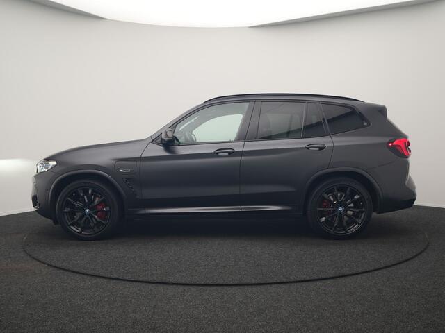 BMW X3 xDrive30e M Sport PHEV 293pk FROZEN DEEP GREY METALLIC | Head Up | Laser LED | Camera | Lederen Sportstoelen Verwarmd | Hifi Audio | Sfeerverlichting | Keyless | Blis | Apple Carplay | Navigatie | DAB | Cruise Control | 20"L.M | Plug In Hybrid |