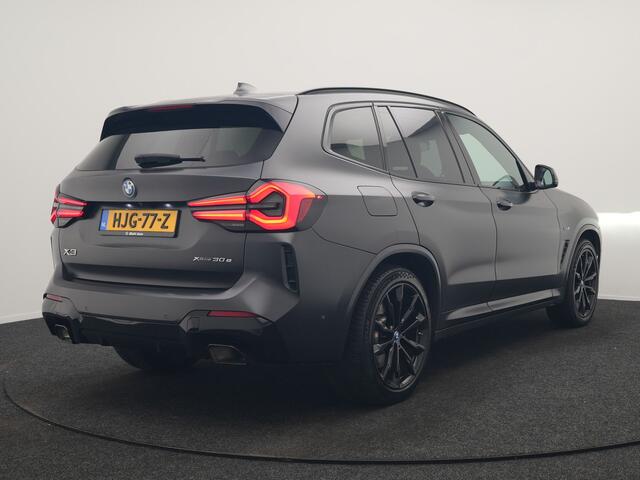 BMW X3 xDrive30e M Sport PHEV 293pk FROZEN DEEP GREY METALLIC | Head Up | Laser LED | Camera | Lederen Sportstoelen Verwarmd | Hifi Audio | Sfeerverlichting | Keyless | Blis | Apple Carplay | Navigatie | DAB | Cruise Control | 20"L.M | Plug In Hybrid |