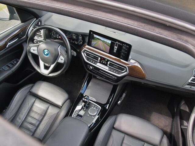 BMW X3 xDrive30e Business Edition Plus | Panoramadak | Head-Up Display | Camera | Sfeerverlichting | LED-Laser |