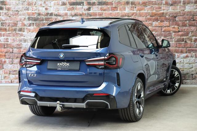 BMW X3 iX3 High Executive M Sport Pakket 80 kWh / Live Cockpit Professional / Active Protection / Driving Assistant Professional / Panoramadak / Trekhaak / Leder / Adaptieve LED-koplamp / Shadow Line / Adaptief Onderstel / Stuurwielverwarming / Head-Up Display 