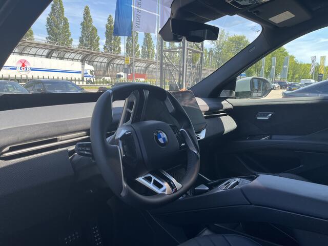 BMW X3 iX3 50 xDrive | M-Sport | 22'' | Harman/Kardon | Panorama. | Iconic Glow | Head-Up | Park. Prof. | Trekhaak | Getint glas | Stuur + stoelverw.