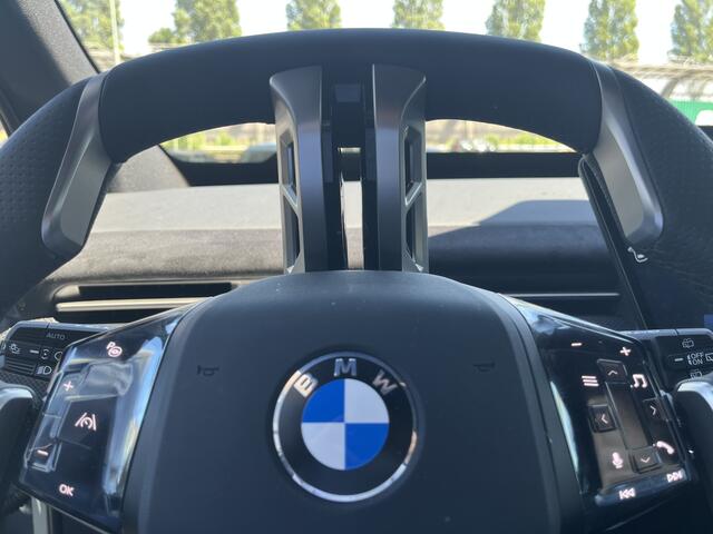 BMW X3 iX3 50 xDrive | M-Sport | 22'' | Harman/Kardon | Panorama. | Iconic Glow | Head-Up | Park. Prof. | Trekhaak | Getint glas | Stuur + stoelverw.