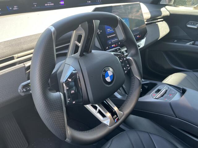 BMW X3 iX3 50 xDrive | M-Sport | 22'' | Harman/Kardon | Panorama. | Iconic Glow | Head-Up | Park. Prof. | Trekhaak | Getint glas | Stuur + stoelverw.