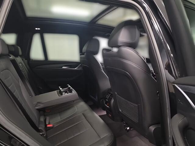 BMW X3 xDrive30d 286 PK Panoramadak Trekhaak 19 Inch Sportstoelen Stoelverwarming Live Cockpit