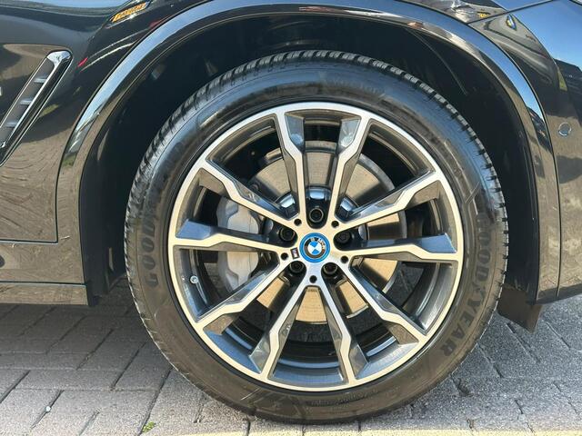 BMW X3 xDrive30e M Sport | Plug-in Hybride | incl. BMW Service Inclusive (5 jaar/100.000 km) | Afneembare Trekhaak | M pakket | Harman Kardon | Sportstoelen | Elektrische stoelen met geheugenfunctie | 360 graden camera | Stoelverwarming | Keyless | Elektrische a