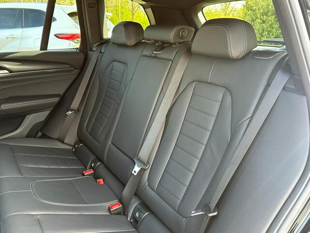 BMW X3 xDrive30e M Sport | Plug-in Hybride | incl. BMW Service Inclusive (5 jaar/100.000 km) | Afneembare Trekhaak | M pakket | Harman Kardon | Sportstoelen | Elektrische stoelen met geheugenfunctie | 360 graden camera | Stoelverwarming | Keyless | Elektrische a
