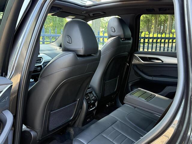 BMW X3 xDrive30e M SPORT | SPORTREMMEN ROOD | PANORAMA | TREKHAAK | ADAPTIEF ONDERSTEL | CAMERA | KEYLESS |