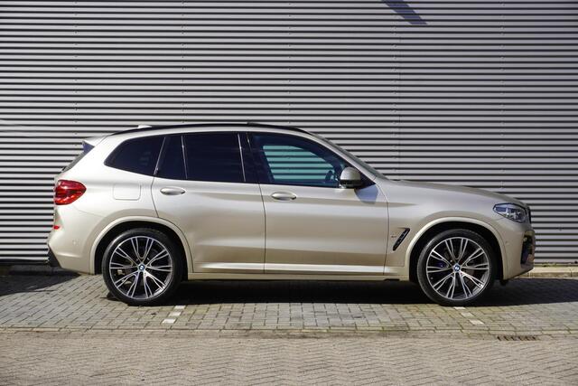 BMW X3 xDrive30e High Executive | 21 inch LM Individual V-spaak | Glazen panoramadak | BMW Head-Up Display | Driving Assistant Plus | Comfort Access