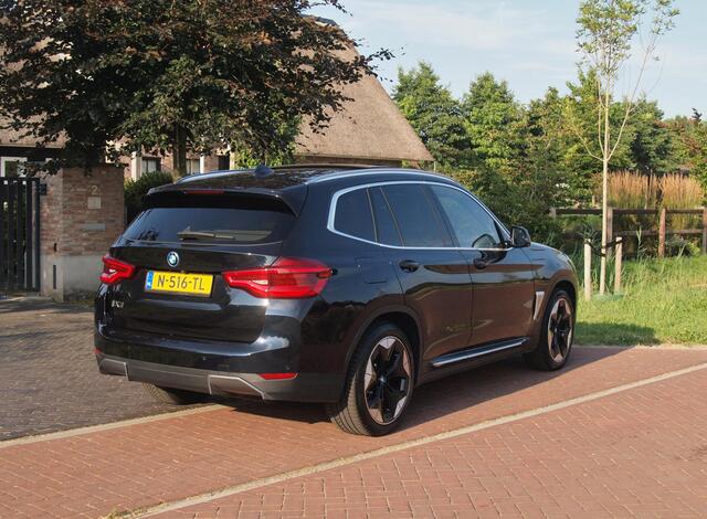 BMW X3 iX3 High Executive 80 kWh | Panoramadak | Head-Up Display | Harman Kardon | Sfeerverlichting | ACC | Apple Carplay |
