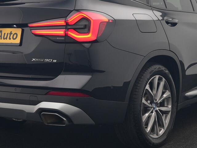 BMW X3 xDrive30e High Executive PHEV 293pk Dealer O.H. | Trekhaak Af Fabriek | Panodak | Head Up | 360 Camera | Laser LED | Lederen Sportstoelen Memory & Verwarmd | Sfeerverlichting | Apple Carplay | Blis | Keyless | Navigatie | DAB | Plug In Hybrid |