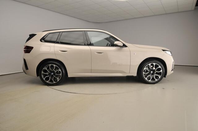 BMW X3 30e xDrive | M-Sportpakket | LED | Leder | Navigatie | Schuifdak | Sportstoelen | Stoelverwarming | DAB | Alu 20 inch