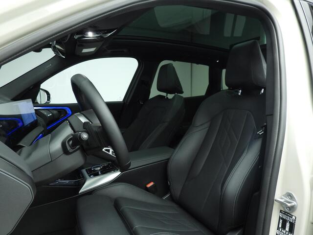 BMW X3 30e xDrive | M-Sportpakket | LED | Leder | Navigatie | Schuifdak | Sportstoelen | Stoelverwarming | DAB | Alu 20 inch