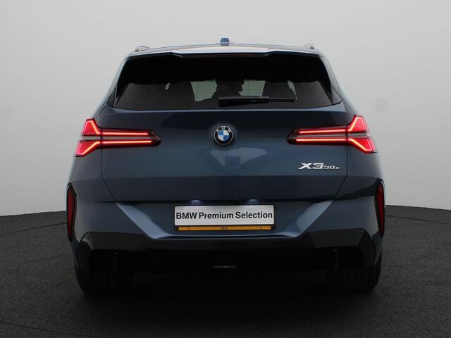 BMW X3 30e xDrive M Sportpakket Pro | Professional Pack | Comfort Pack | Premium Pack | Trekhaak | Panoramadak | Driving Assistant Plus | Harman Kardon | 20''