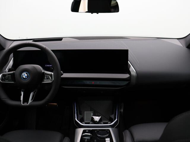 BMW X3 30e xDrive M Sportpakket Pro | Professional Pack | Comfort Pack | Premium Pack | Trekhaak | Panoramadak | Driving Assistant Plus | Harman Kardon | 20''