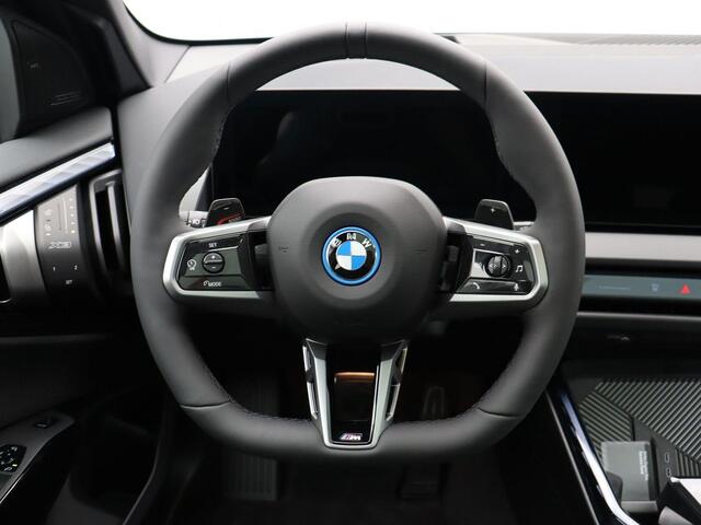 BMW X3 30e xDrive M Sportpakket Pro | Professional Pack | Comfort Pack | Premium Pack | Trekhaak | Panoramadak | Driving Assistant Plus | Harman Kardon | 20''