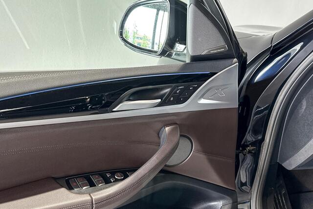 BMW X3 iX3 High Executive 80 kWh | Glazen Panoramadak | Stoelverwarming | Head-Up Display | Trekhaak |