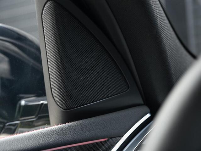 BMW X3 xDrive30e High Executive M Sport Pro | Panoramadak | Frozen Deep Grey Metallic | Carbon Interieur | HUD | 360 Camera | HIFI | Memory Seats | Ambiance | Interieur | Trekhaak | BMW Gesture Control |