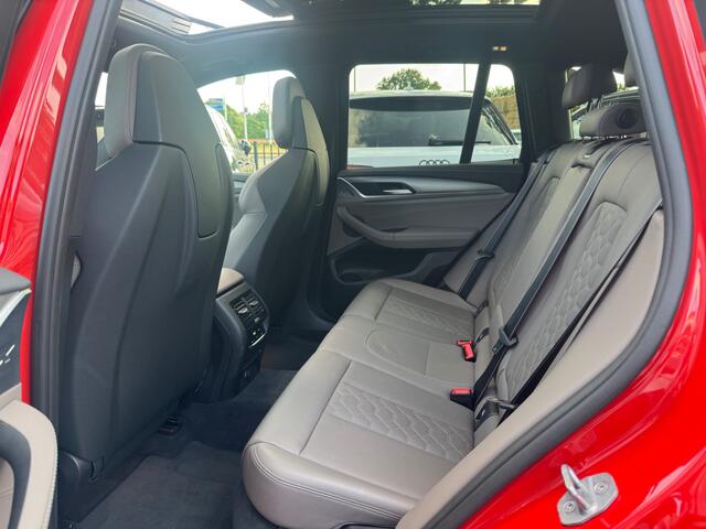 BMW X3 M / Trekhaak / Panoramadak / 360Camera / Head-up / Leder / Harman Kardon / 20'' / Stoelverwarming / Dodehoek / DAB / ACC