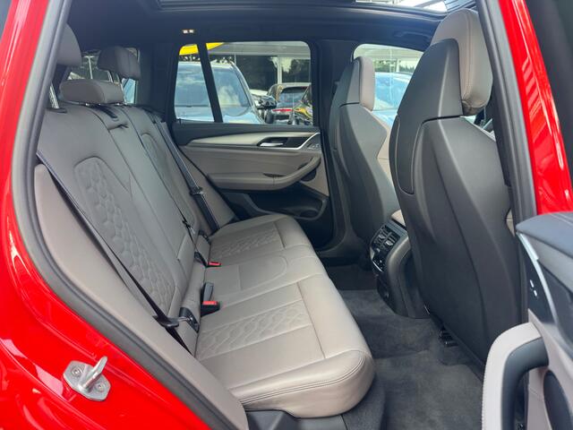 BMW X3 M / Trekhaak / Panoramadak / 360Camera / Head-up / Leder / Harman Kardon / 20'' / Stoelverwarming / Dodehoek / DAB / ACC