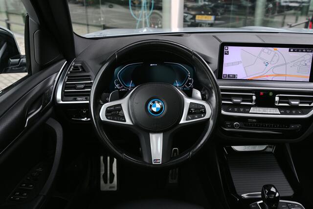 BMW X3 xDrive30e M Sport Automaat / Trekhaak / Panoramadak / Sportstoelen / Laserlight / Head-Up / Comfort Access