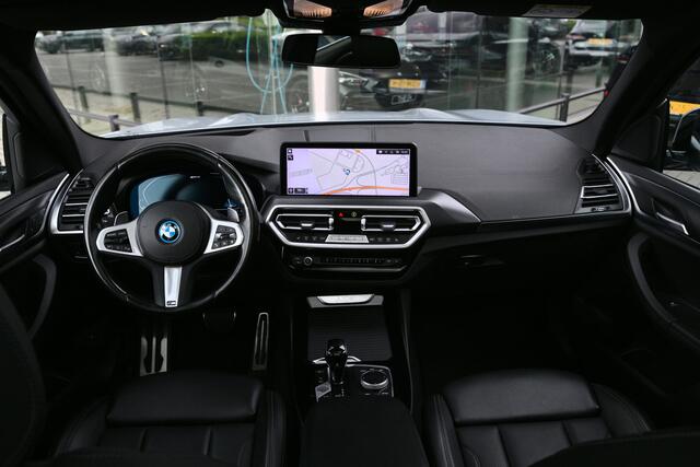 BMW X3 xDrive30e M Sport Automaat / Trekhaak / Panoramadak / Sportstoelen / Laserlight / Head-Up / Comfort Access