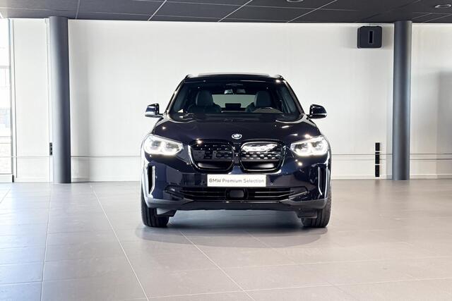 BMW X3 iX3 High Executive 80 kWh | Glazen Panoramadak | Harman Kardon | Stoelverwarming | Head-Up Display | Trekhaak |