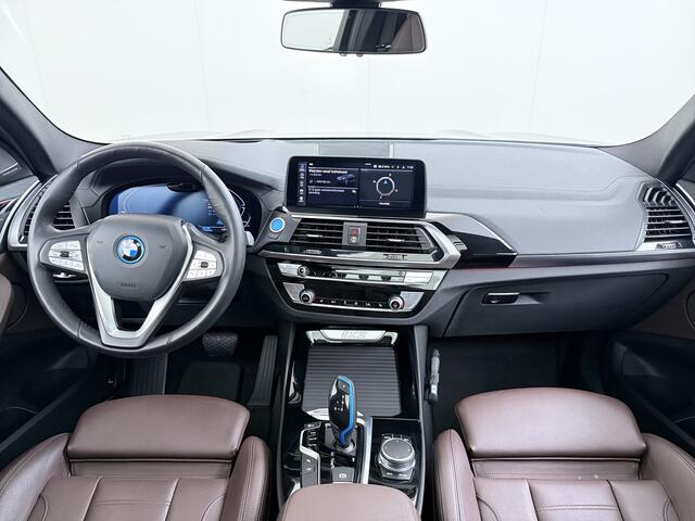 BMW X3 iX3 High Executive 80kWh SOH 96% Panoramadak Sportstoelen Adap.Cruise Harman&Kardon® 360°Camera Head-Up Display Wireless Appel Carplay Android Auto 3-Zone Ecc Navi Elek.Stoelen Memory Stoelverwarming Elek.Achterklep Lmv 20" Privacy Glas DAB Adap.Led Keyle