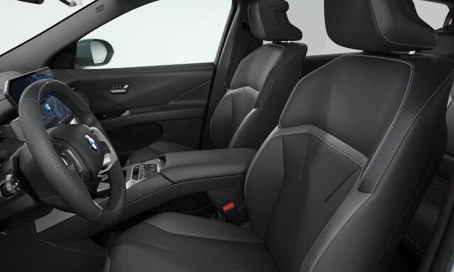 BMW X3 iX3 40 eDrive M Sportpakket / Panoramadak / Trekhaak / Getint glas / Park assist