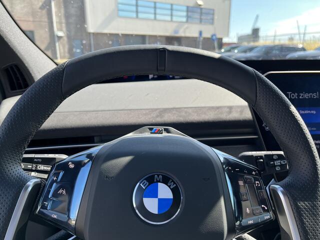 BMW X3 iX3 50 xDrive | M-Sport | 22'' | Harman/Kardon | Panorama. | Iconic Glow | Head-Up | Park. Prof. | M stoelen | Trekhaak | Getint glas | Stuur + stoelverw.