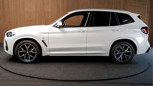 BMW X3 xDrive20i High Exe M-Pakket Leer Head-up Navi LED Elektr. achterklep Climate (3-zone) Elektr. trekhaak PDC LM velgen