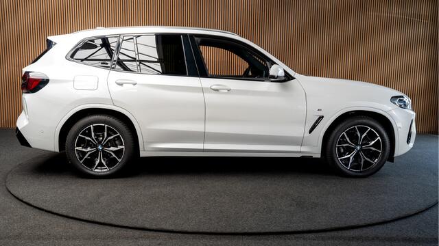 BMW X3 xDrive20i High Exe M-Pakket Leer Head-up Navi LED Elektr. achterklep Climate (3-zone) Elektr. trekhaak PDC LM velgen